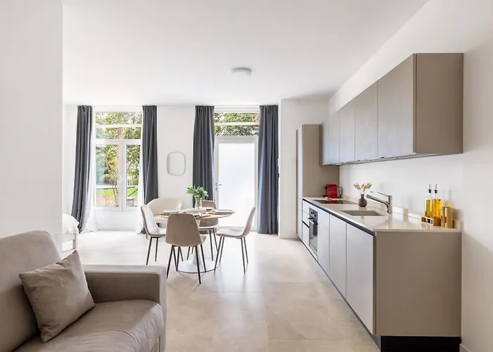 Apartmanhotel Schloss - &