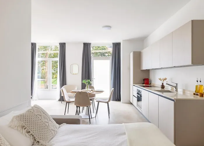 Schloss - & Apartmanhotel Locarno