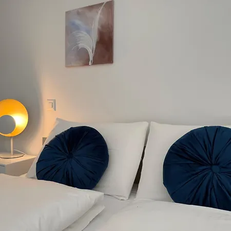 Schloss - & מלון דירות